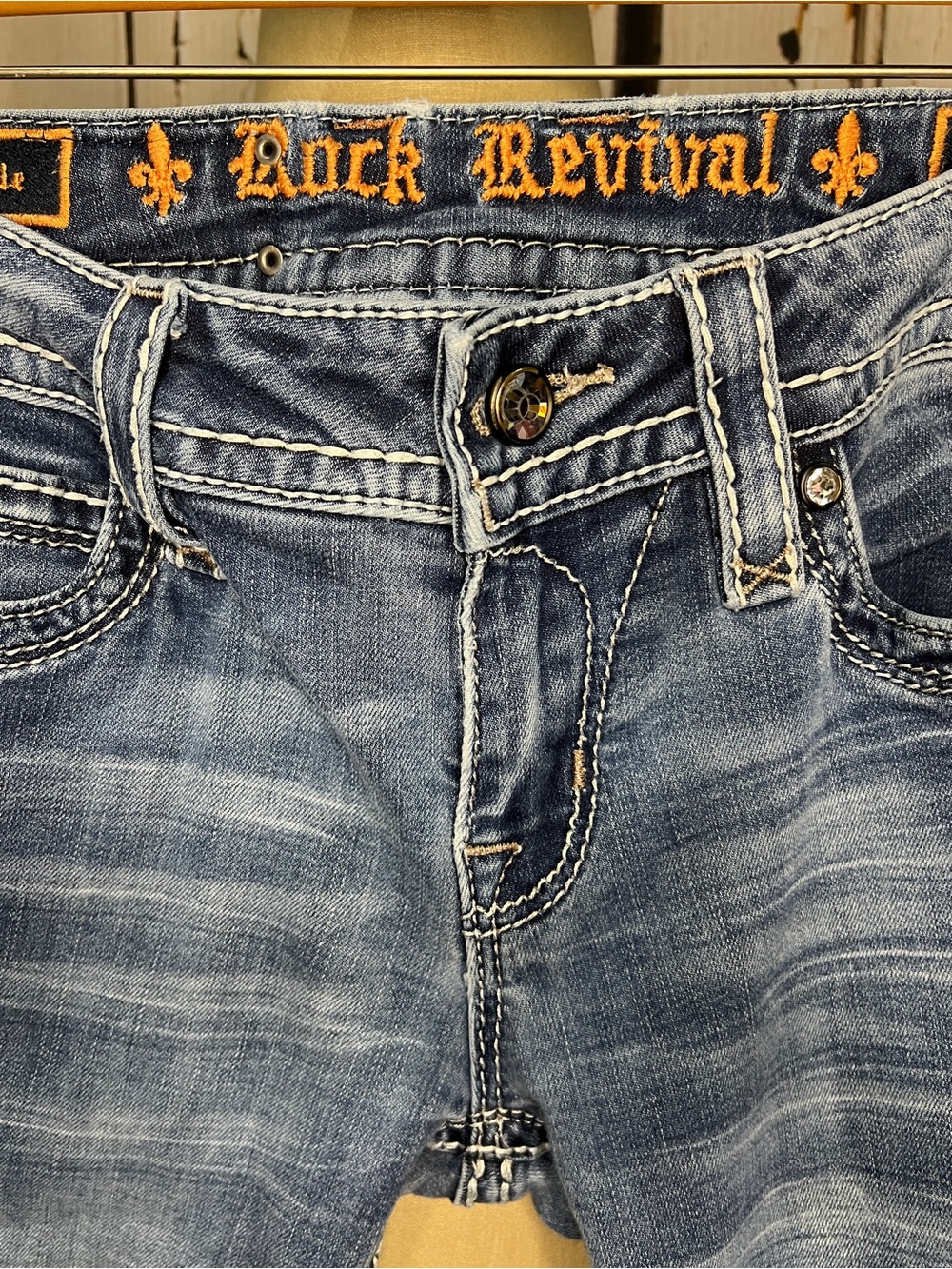 MUST HAVE ROCK REVIVAL SKINNY JEANS - Picture 2 of 13